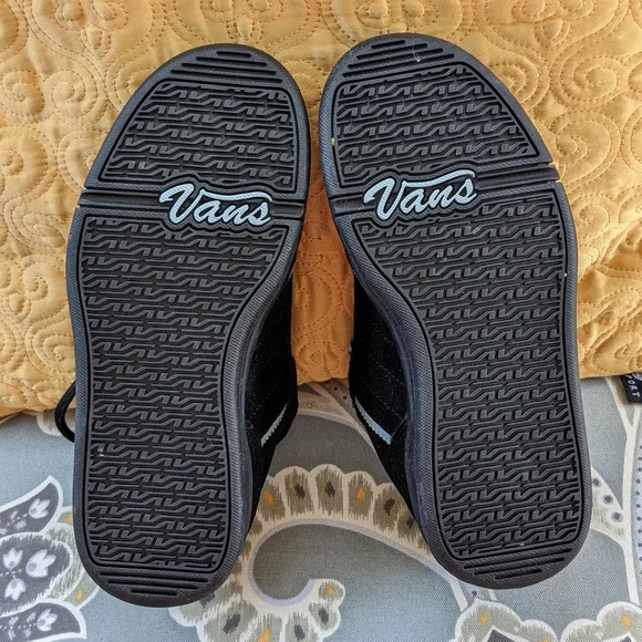 Vans size 3 Big Kid Unisex Sneaker Black White Suede Old Skool - Picture 2 of 5